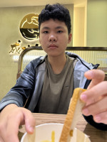 吳昱樊-大頭照